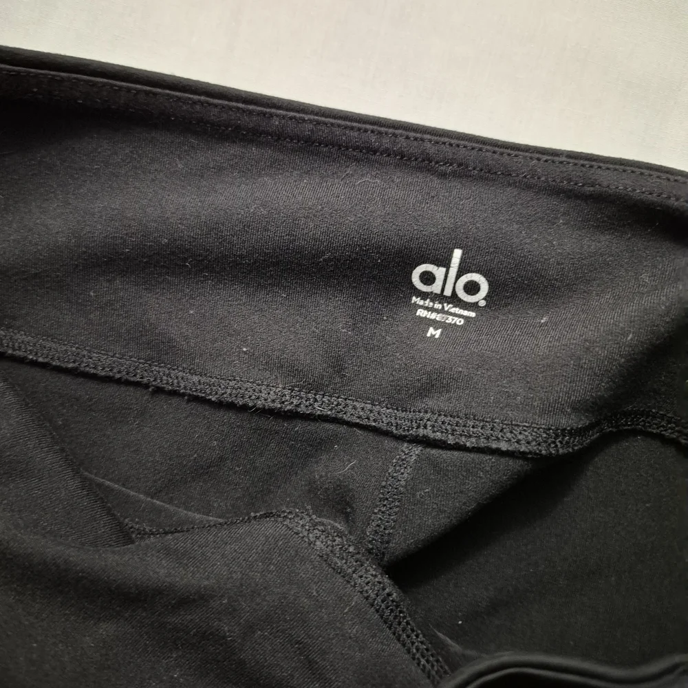 ALO Yoga‎ Moto Black Textured Leggings M